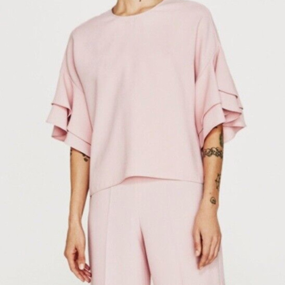 Zara women ruffle Blouse
Size XS